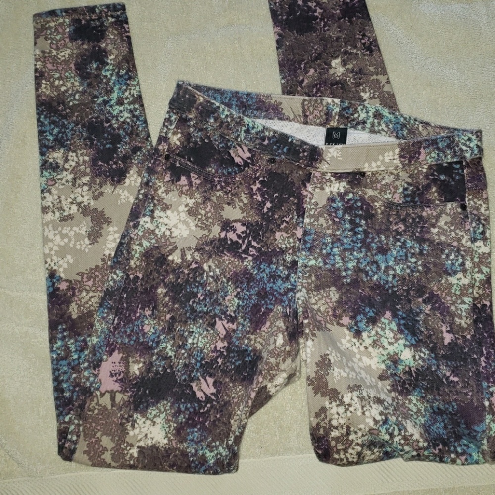 Chic skinny pants.
